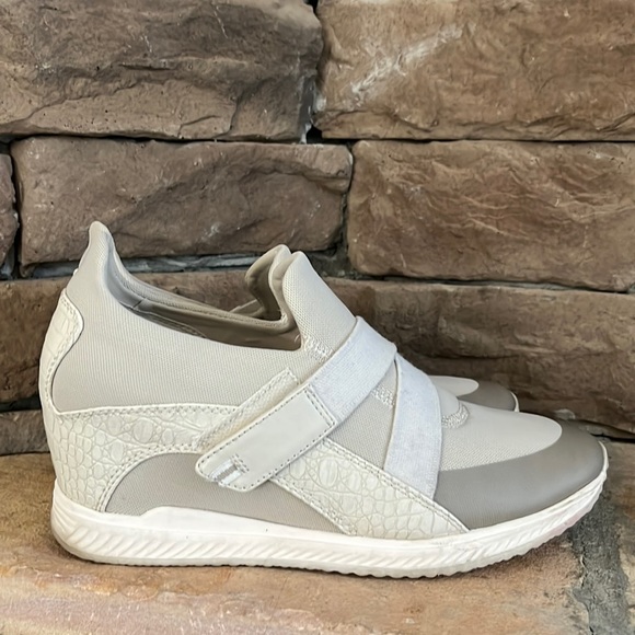 baretraps johanna sneaker